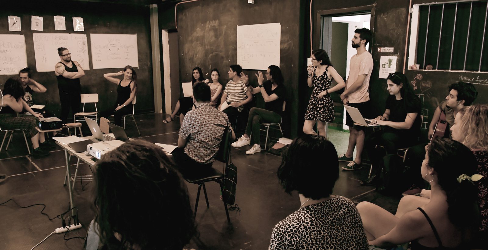 Sesión práctica de teatro interactivo